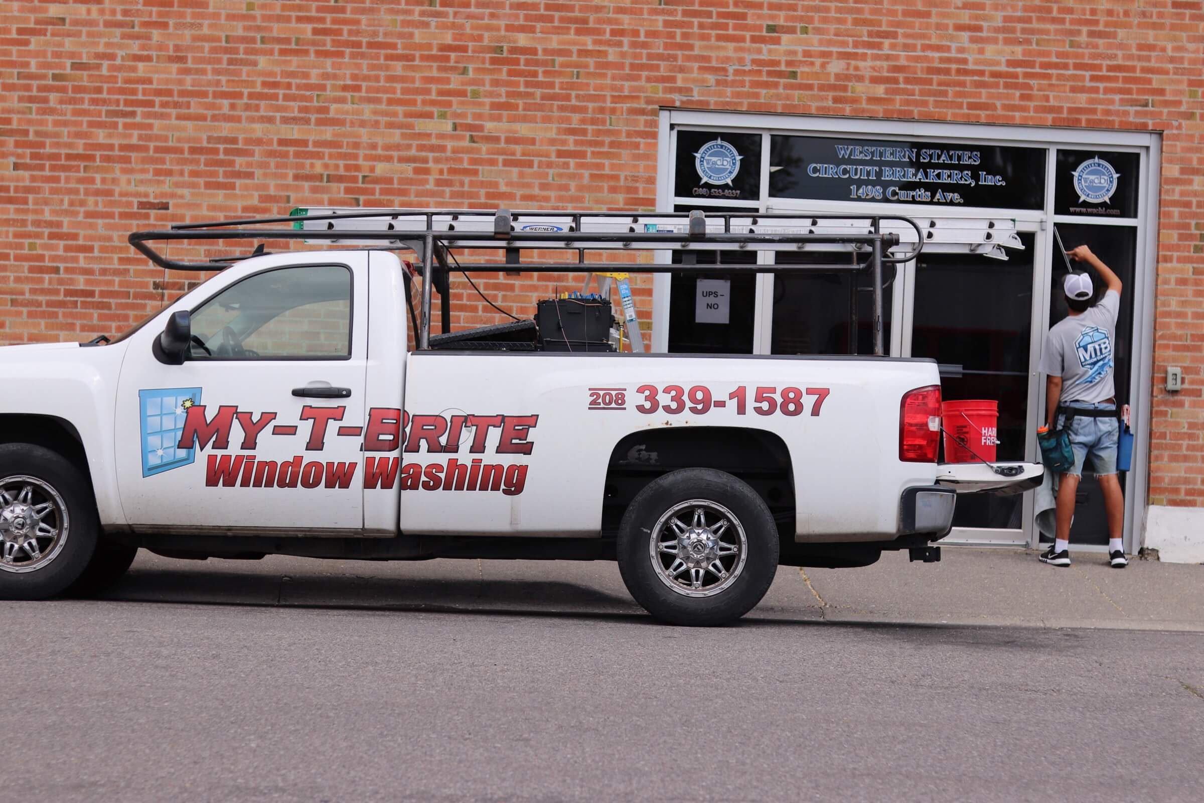Professional cleaning service example 1