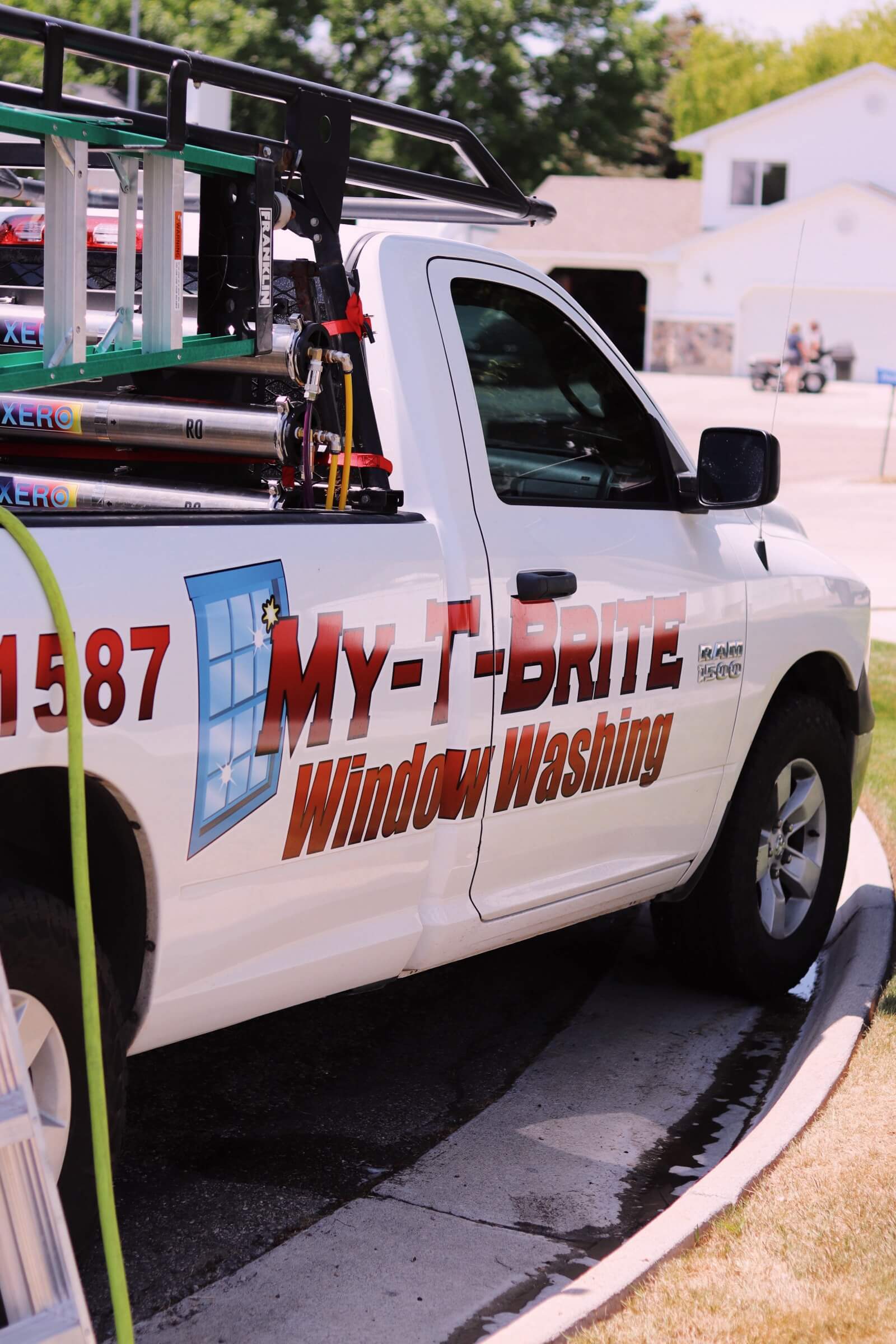 Professional cleaning service example 4